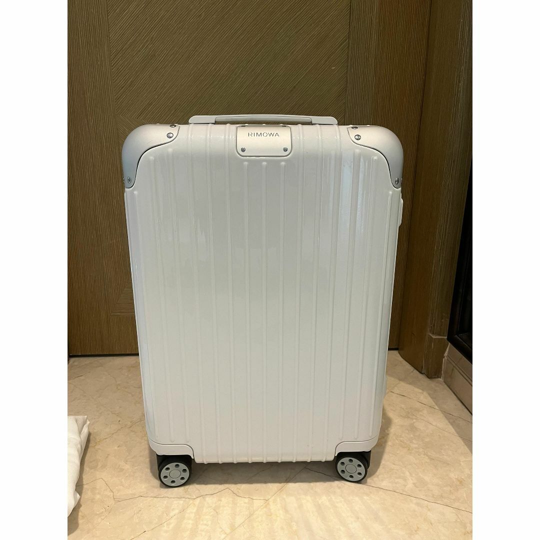 激安超特価 最大80%オフ  - RIMOWA リモワ スーツ 36L 白 ハイブリッドキャビン RIMOWA 旅行かばん・小分けバッグ