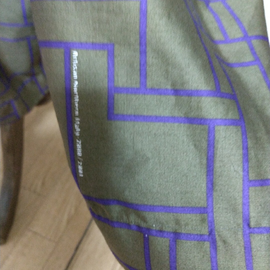 ワイドパンツ　綿サテン　幾何学模様　オリーブグリーン　フリーサイズ レディースのパンツ(カジュアルパンツ)の商品写真