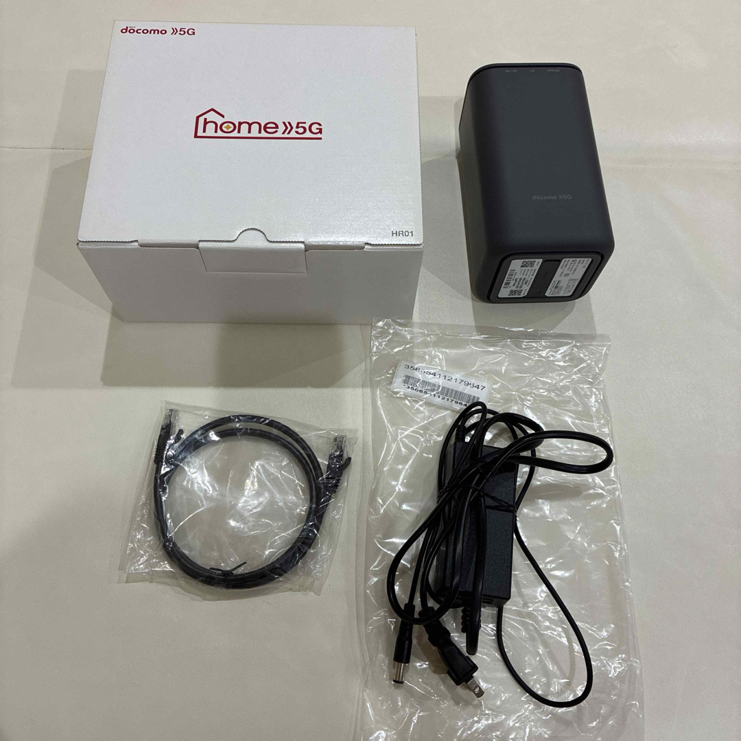 NTTdocomo(エヌティティドコモ)のdocomo home 5G HR01 ダークグレー スマホ/家電/カメラのPC/タブレット(PC周辺機器)の商品写真