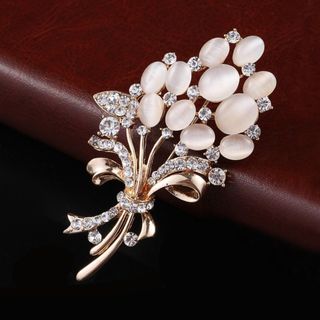 ピンブローチ 花　ピンク　チューリップ アクセサリー ラインストーン　花束
