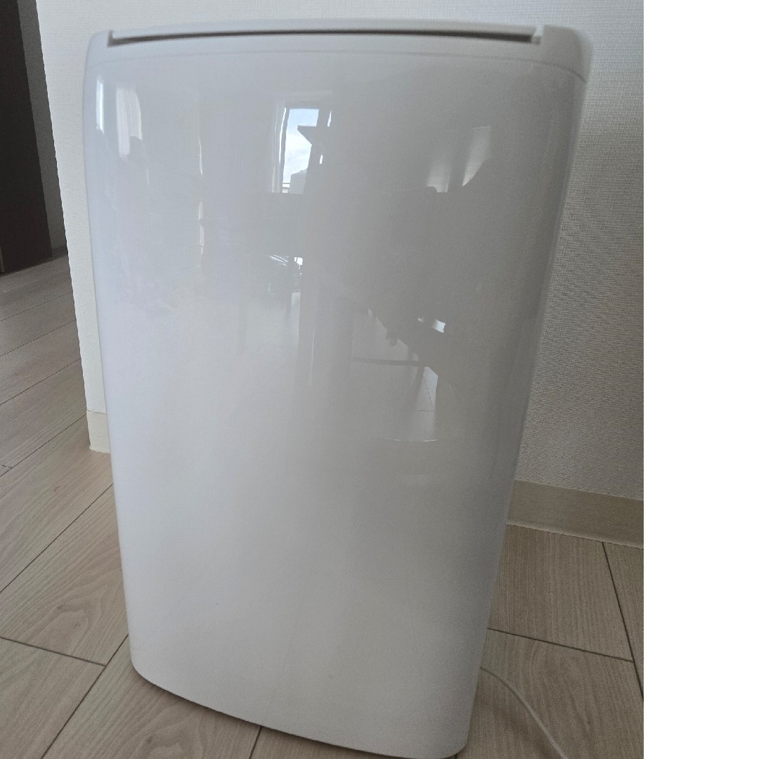 【美品】除湿機 コンプレッサー式 ホワイト  スマホ/家電/カメラの生活家電(加湿器/除湿機)の商品写真