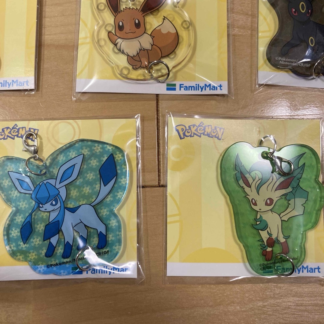 ポケモン(ポケモン)のファミマ　ポケモン イーブイ　アクリルキーホルダーコンプセット　ファミリーマート エンタメ/ホビーのアニメグッズ(キーホルダー)の商品写真