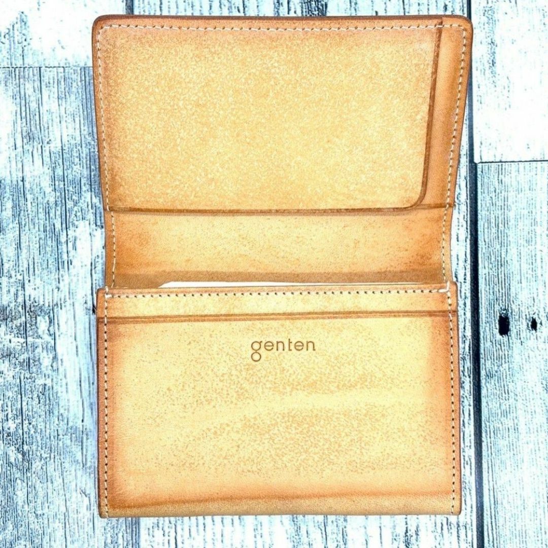 genten(ゲンテン)のgenten 二つ折りカードケース カットワーク 本革 ヌメ革　茶 レディースのファッション小物(名刺入れ/定期入れ)の商品写真