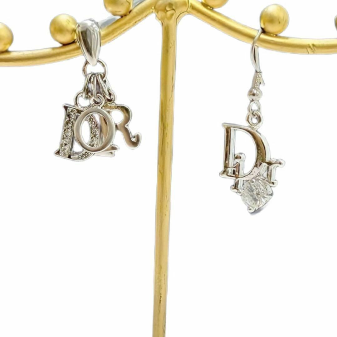 Dior クリスタルフープピアス Dior クリスタルフープピアス