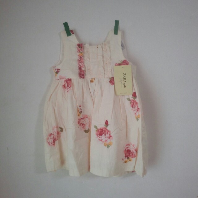 ZARA KIDS(ザラキッズ)の【新品】お花ワンピース 100 キッズ/ベビー/マタニティのキッズ服女の子用(90cm~)(その他)の商品写真