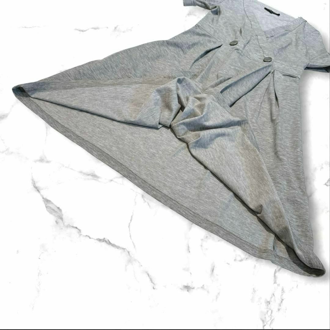 UNTITLED(アンタイトル)の美品　アンタイトル　カシミヤ混半袖カシュクールワンピース　グレー　日本製　春夏 レディースのワンピース(ひざ丈ワンピース)の商品写真