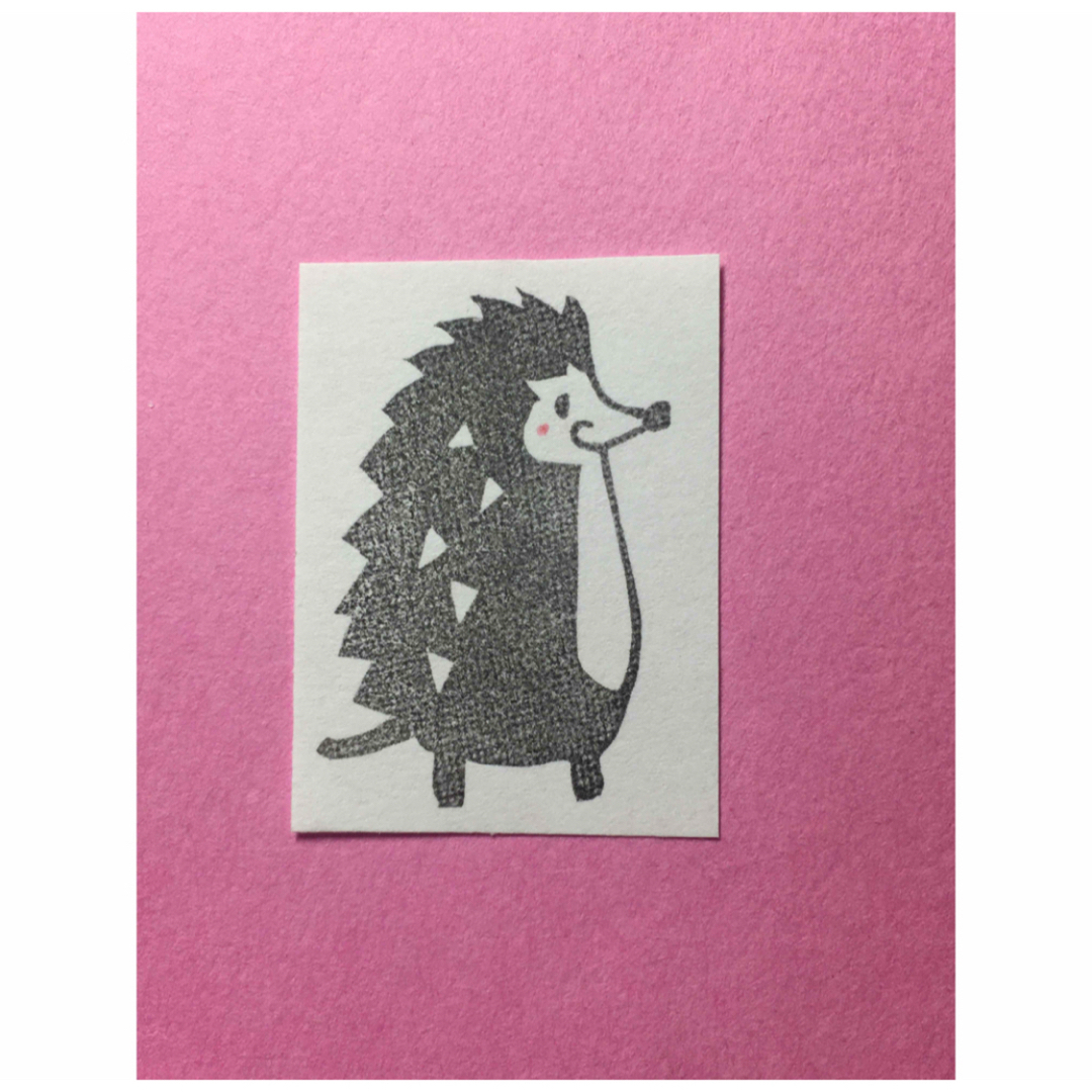 消しゴムはんこ　ハリネズミ ハンドメイドの文具/ステーショナリー(はんこ)の商品写真