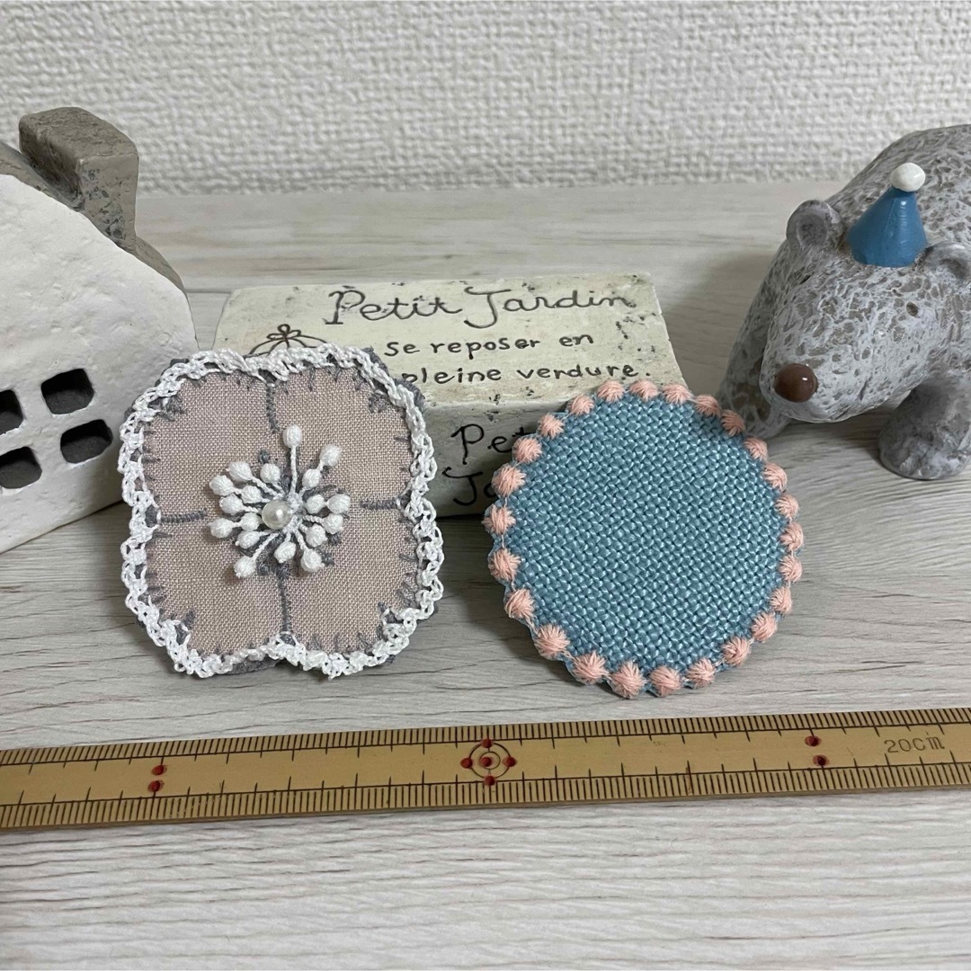 手作りブローチ＊ミナペルホネン タンバリンとアネモネのブローチセット♪ レディースのアクセサリー(ブローチ/コサージュ)の商品写真