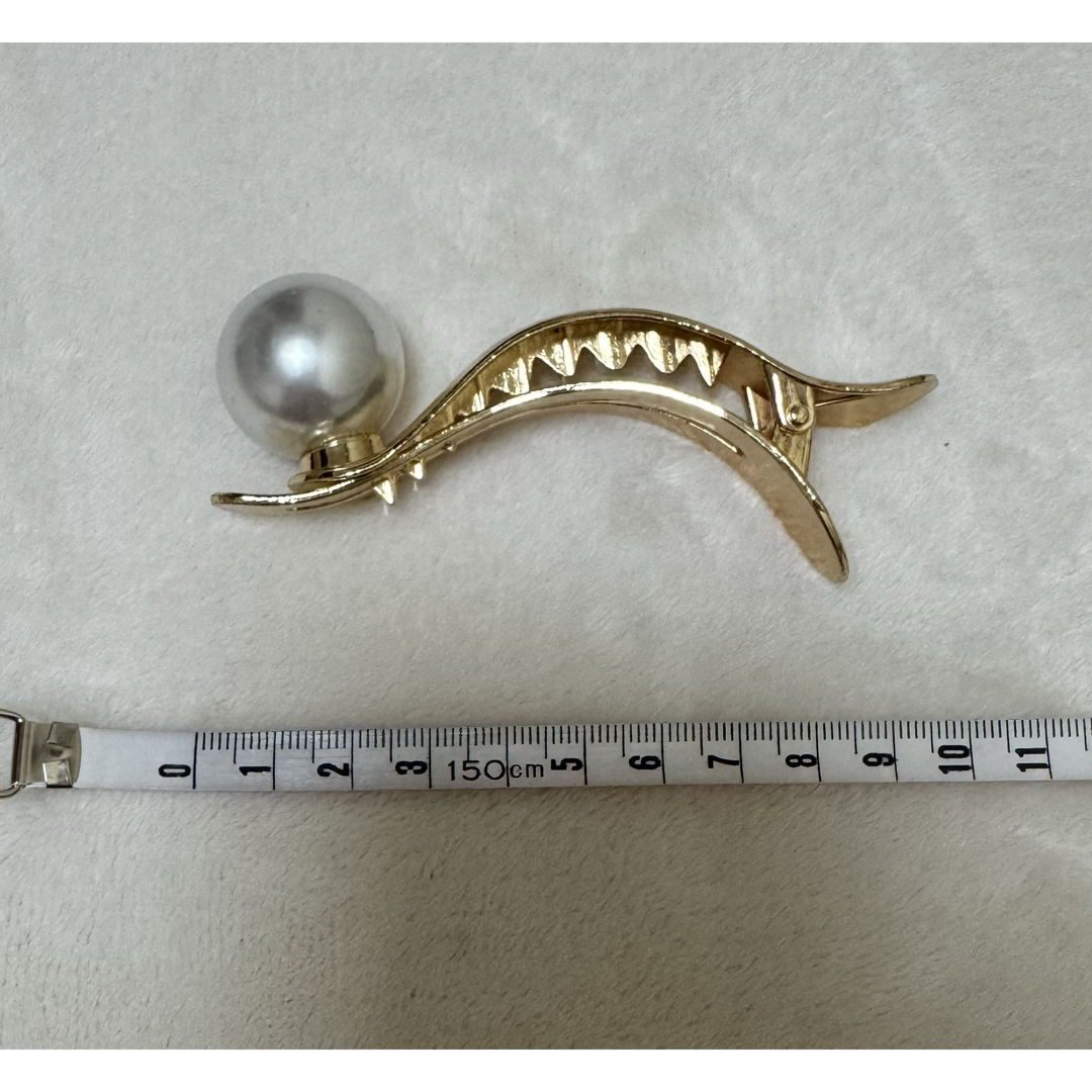 新品未使用　パールヘアクリップ　ヘアバレッタ　ヘアアクセサリー　ヘアクリップ レディースのヘアアクセサリー(バレッタ/ヘアクリップ)の商品写真