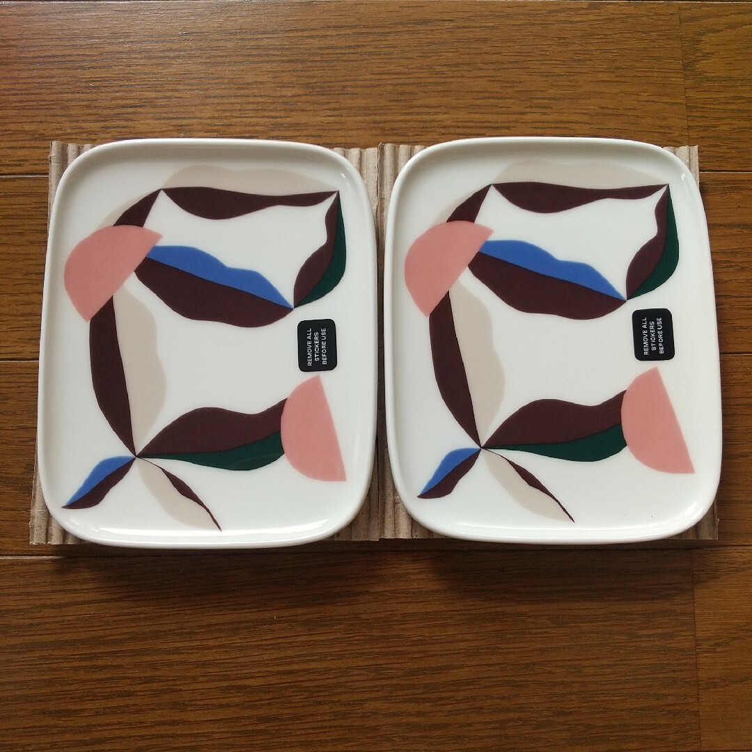 marimekko(マリメッコ)の2枚セット 新品未使用 マリメッコ marimekko スクエアプレート インテリア/住まい/日用品のキッチン/食器(食器)の商品写真