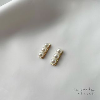 3つぶパール長方形樹脂ピアス・ピアス・イヤリング