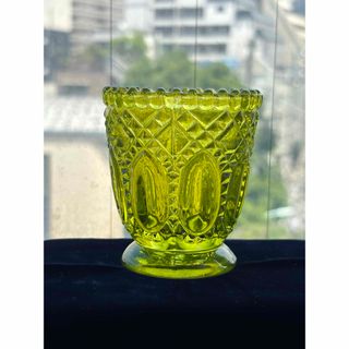 緑の型押しグラス