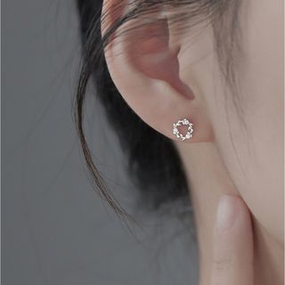 ミニリースピアス（シルバー）小さめ 小粒 上品 華奢 綺麗め No243