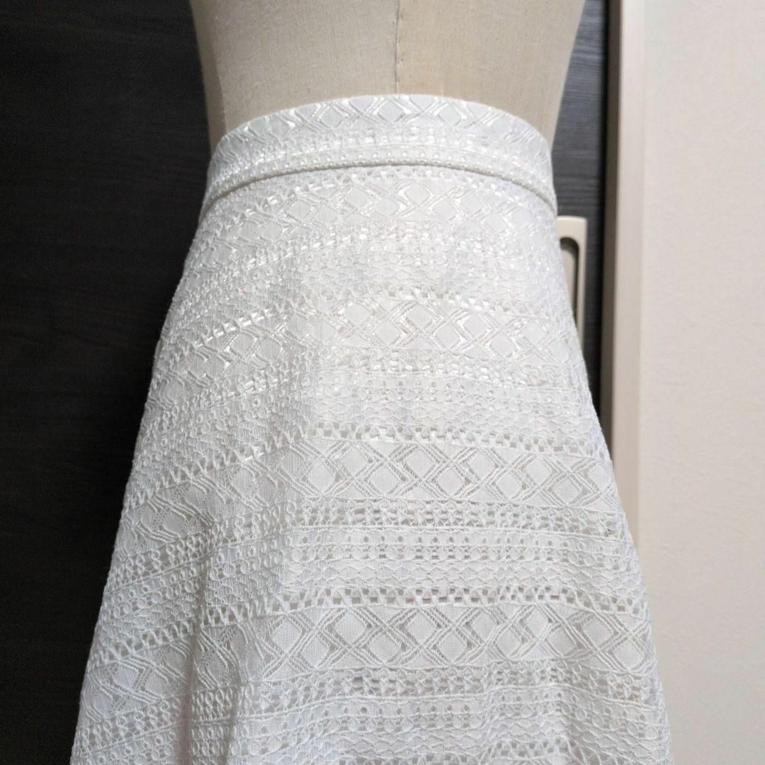 INDIVI(インディヴィ)のINDIVI ホワイトレース 台形スカート サイズ36 レディースのスカート(ひざ丈スカート)の商品写真