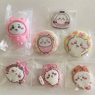ちいかわ　くら寿司　おきがえパジャママスコット　刺繍缶バッジ　ラバマスグミ(キーホルダー)