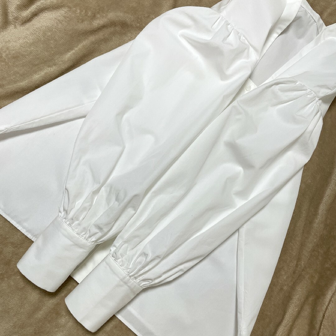 極美品【machatt】バックボウタイ　バンドカラー長袖ブラウス　ボリューム袖 レディースのトップス(シャツ/ブラウス(長袖/七分))の商品写真