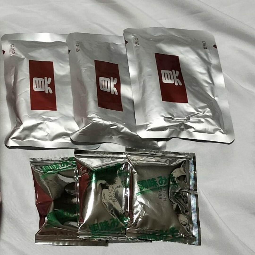 豚汁　とん汁　3食　生みそタイプ　即席みそ汁　3つ 食品/飲料/酒の加工食品(インスタント食品)の商品写真