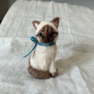 ハンドメイド　羊毛フェルト　猫　シャム猫　ミニチュア　人形