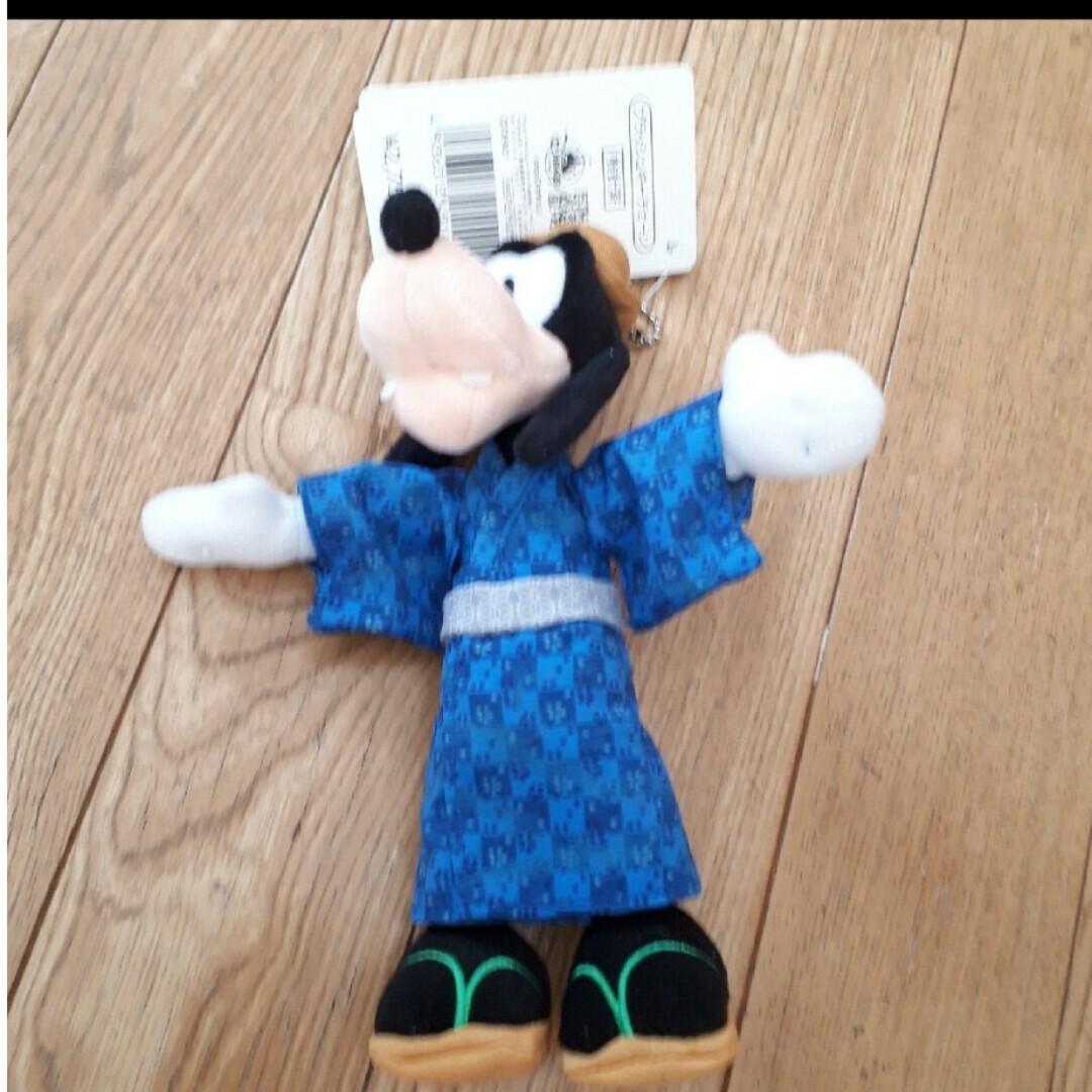Disney(ディズニー)の【新品　グーフィーのぬいぐるみキーチェーン】 エンタメ/ホビーのおもちゃ/ぬいぐるみ(キャラクターグッズ)の商品写真