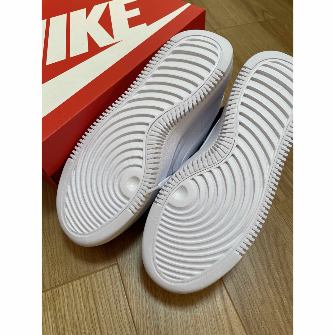 NIKE(ナイキ)のNIKE ウィメンズ　コートヴィジョンアルタLTR 23.5cm レディースの靴/シューズ(スニーカー)の商品写真