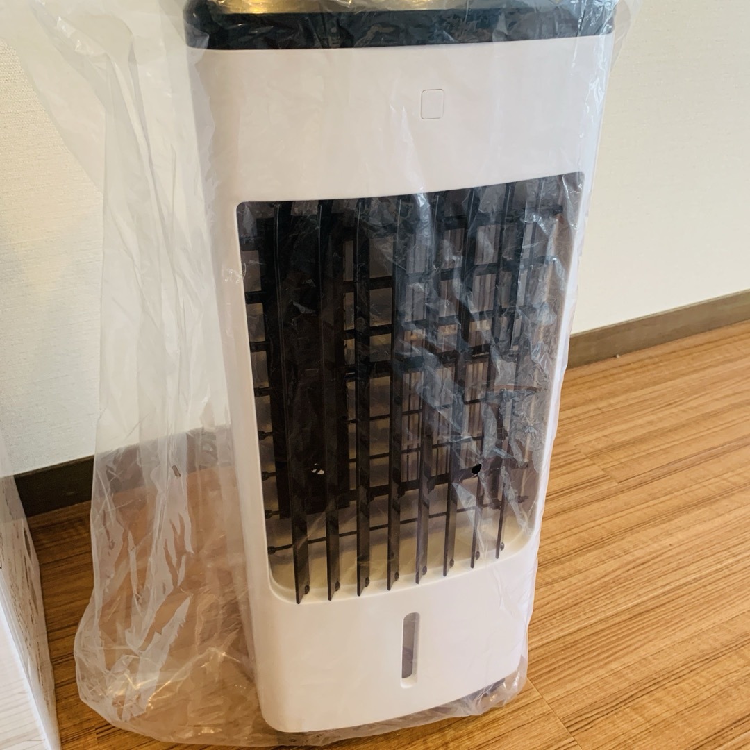 クーリングファン　ボタン式冷風機 DMS-089-WH 身体に優しい冷風　節電 スマホ/家電/カメラの冷暖房/空調(扇風機)の商品写真