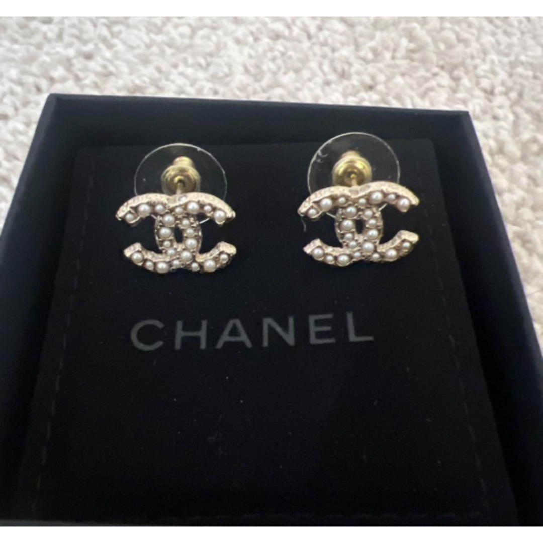 完璧わいふによる - CHANEL CHANEL shop に's by パール装飾ピアスの通販 アクセサリー
