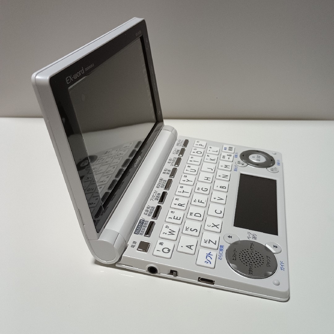 CASIO(カシオ)の美品 カシオ EX-word XD-D4700 ホワイト 高校生モデル 電子辞書 スマホ/家電/カメラのPC/タブレット(電子ブックリーダー)の商品写真