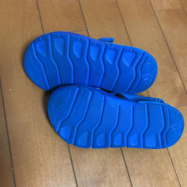 adidas(アディダス)のアディダス サンダル17㎝ キッズ/ベビー/マタニティのキッズ靴/シューズ(15cm~)(サンダル)の商品写真