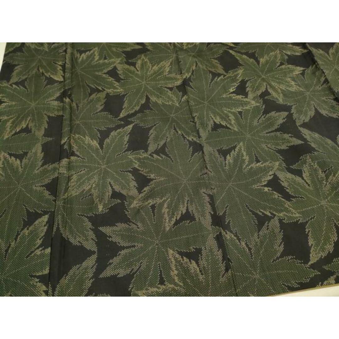 平和屋着物■本場大島紬　7マルキ　舞葉文　黒地　正絹　逸品　DAAQ9628bc レディースの水着/浴衣(着物)の商品写真
