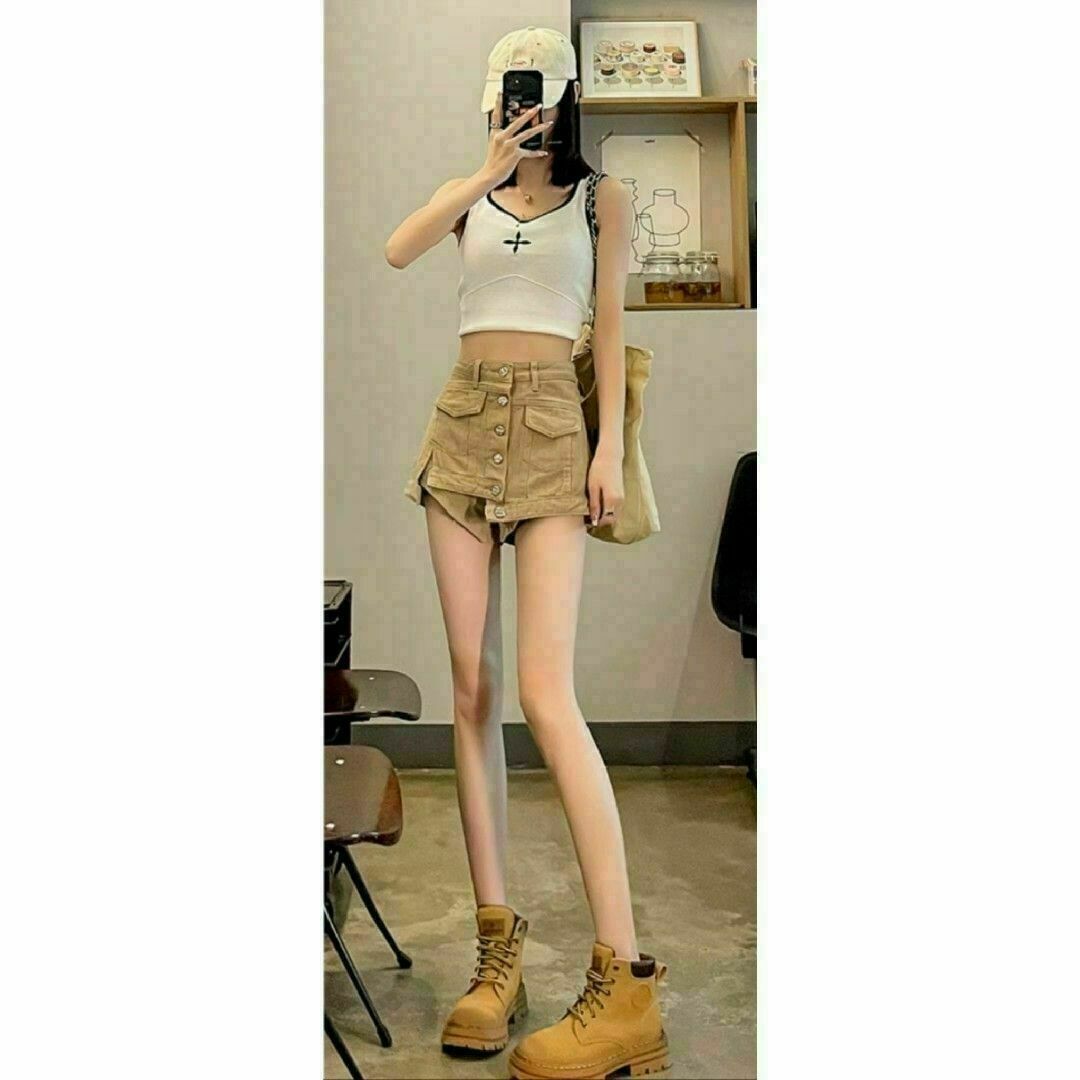 【残り3点】レディース　アシメ風　デニム　ショートパンツ　ベージュ　韓国 レディースのパンツ(ショートパンツ)の商品写真