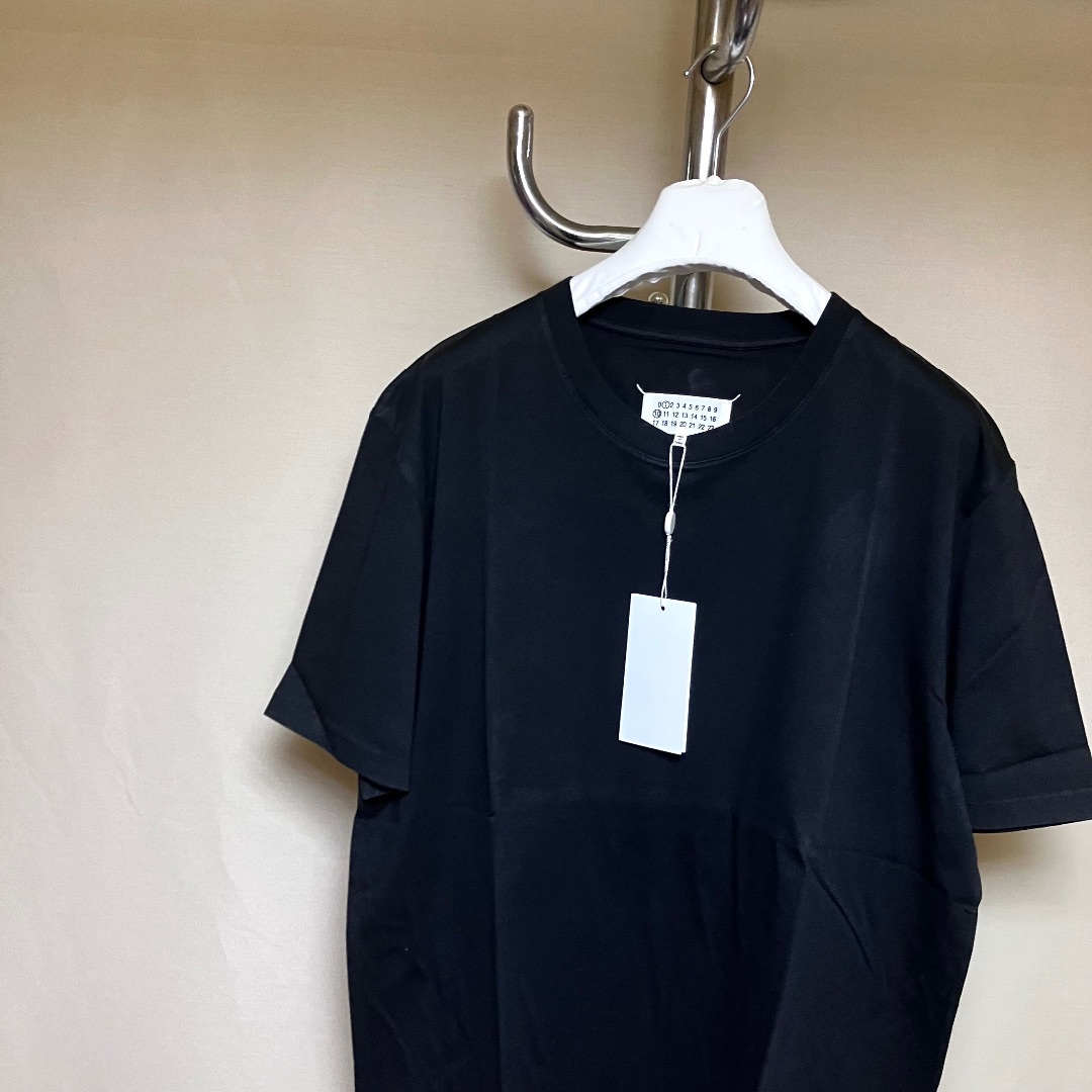 Maison Margiela（旧Maison Martin Margiela）(メゾンマルジェラ)の新品 L 22aw マルジェラ オーガニックコットン Tシャツ 黒 17962 メンズのトップス(Tシャツ/カットソー(半袖/袖なし))の商品写真