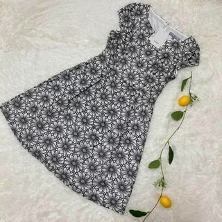 ビアッジョブルー(VIAGGIO BLU)の【タグ付き未使用】 Viaggio Blu  花柄 ワンピース ノースリーブ(ひざ丈ワンピース)