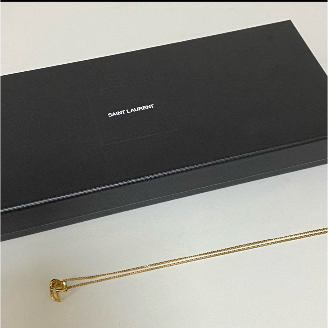 Yves Saint Laurent(イヴサンローラン)の美品✨SAINT LAURENT カサンドラ ネックレスゴールド ネックレス レディースのアクセサリー(ネックレス)の商品写真