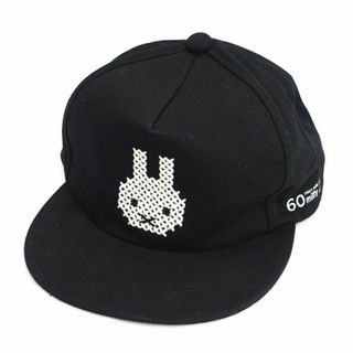 miffy× 大図まこと ◆キャップ/ミッフィー展限定/60周年記念/クロスステッチ/ブラック/サイズフリー 【メンズ/MEN/男性/ボーイズ/紳士】【帽子/ハット/キャップ/帽】 メンズファッション【中古】 [0220517218](キャップ)