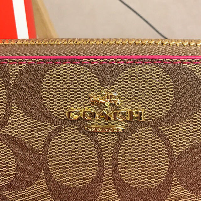 COACH(コーチ)の♡新品 箱付きCOACH シグネチャー ラウンドジップ長財布 ローズ♡ レディースのファッション小物(財布)の商品写真