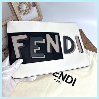 フェンディ(FENDI)の✨極美品✨FENDIフェンディ　クラッチバッグ　セカンドバッグ　ホワイト(クラッチバッグ)