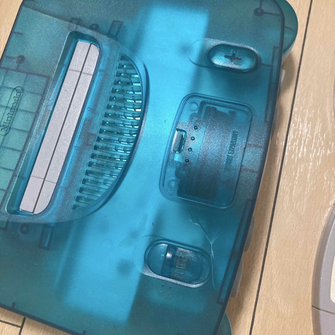 ニンテンドー64本体 クリアブルー ＋ソフト5本 エンタメ/ホビーのゲームソフト/ゲーム機本体(家庭用ゲーム機本体)の商品写真