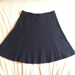 ユニクロ(UNIQLO)のUNIQLO 黒 台形スカート フレアスカート(ひざ丈スカート)