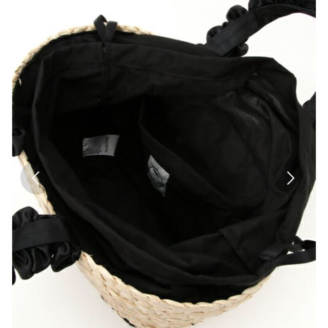 Maison de FLEUR(メゾンドフルール)の送料込み！新品タグ付♡即完売 カタログ掲載 ロゴフリルカゴバッグ♡ブラック レディースのバッグ(かごバッグ/ストローバッグ)の商品写真