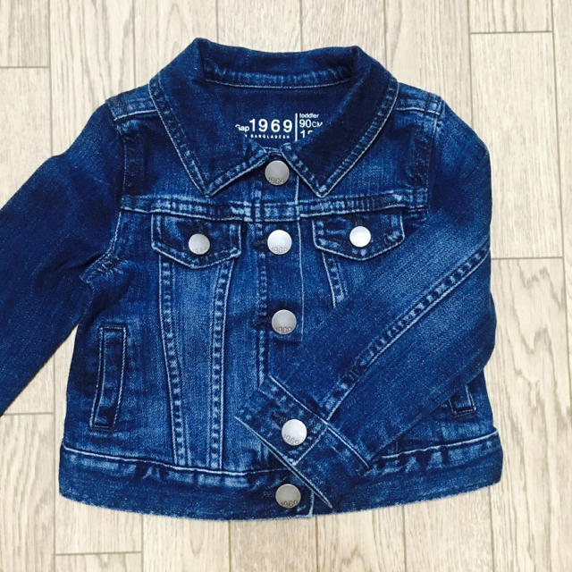 babyGAP(ベビーギャップ)の新品☆GAP デニムジャケット90cm キッズ/ベビー/マタニティのキッズ服男の子用(90cm~)(ジャケット/上着)の商品写真