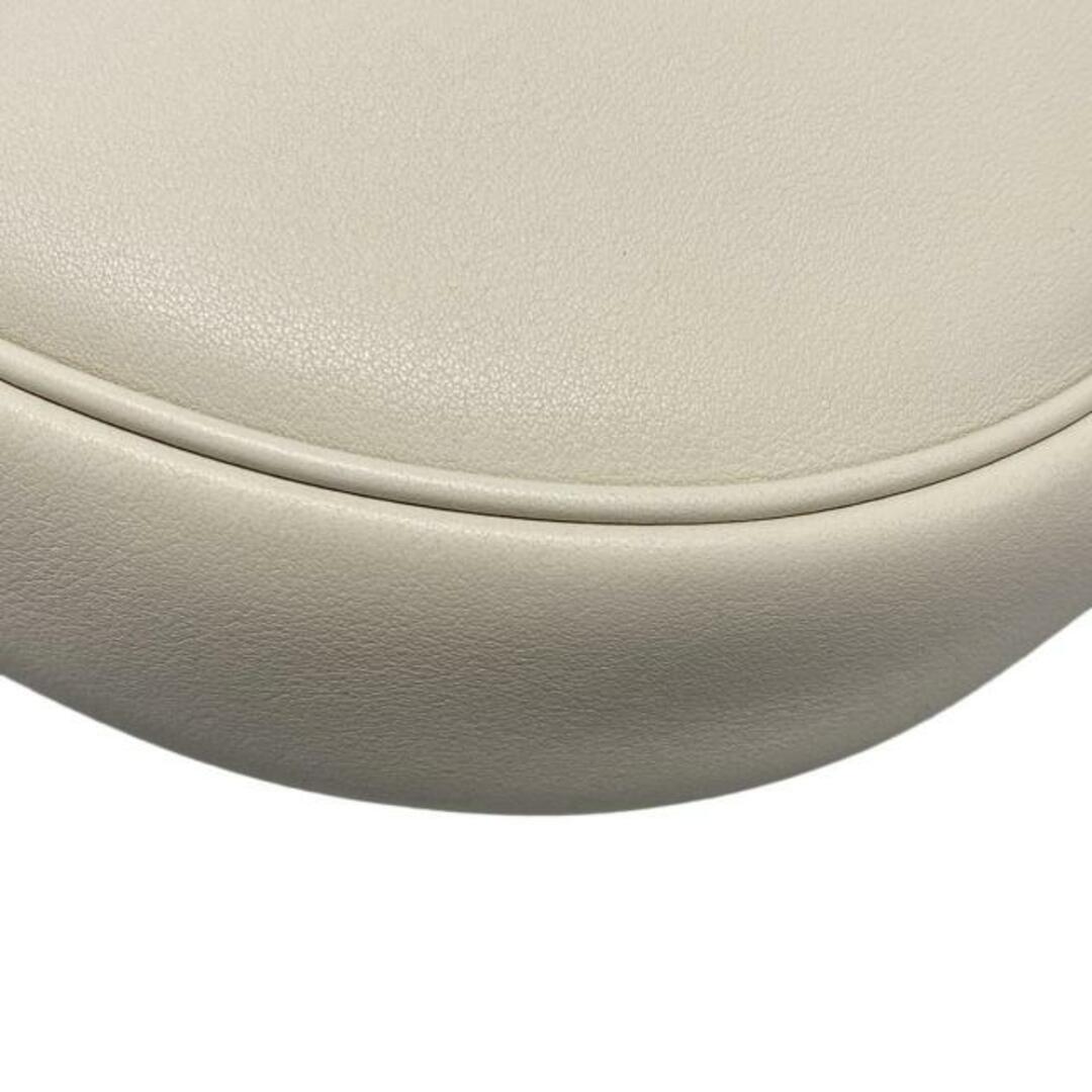 CELINE(セリーヌ)のCELINE(セリーヌ) ハンドバッグ美品  ティーン ルル 120723DPJ.01RC アイボリー レザー レディースのバッグ(ハンドバッグ)の商品写真
