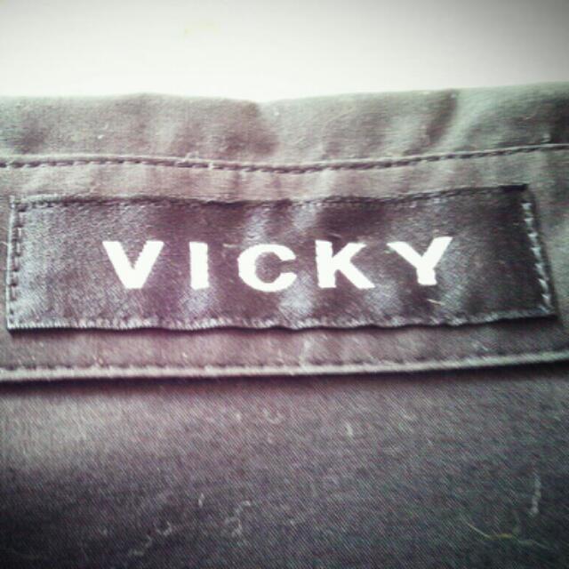 VICKY(ビッキー)のVICKY　黒シャツ♡ レディースのトップス(シャツ/ブラウス(長袖/七分))の商品写真