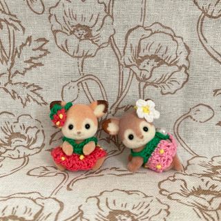 シルバニア服　ふたごちゃんの赤とピンクのイチゴセット(その他)