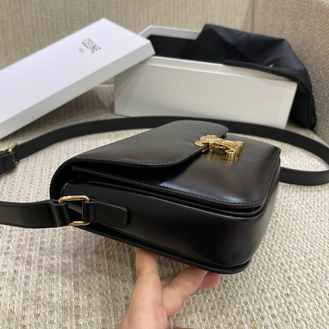 CELINE - セリーヌ トリオンフ ミディアム ショルダーバッグ 黒
