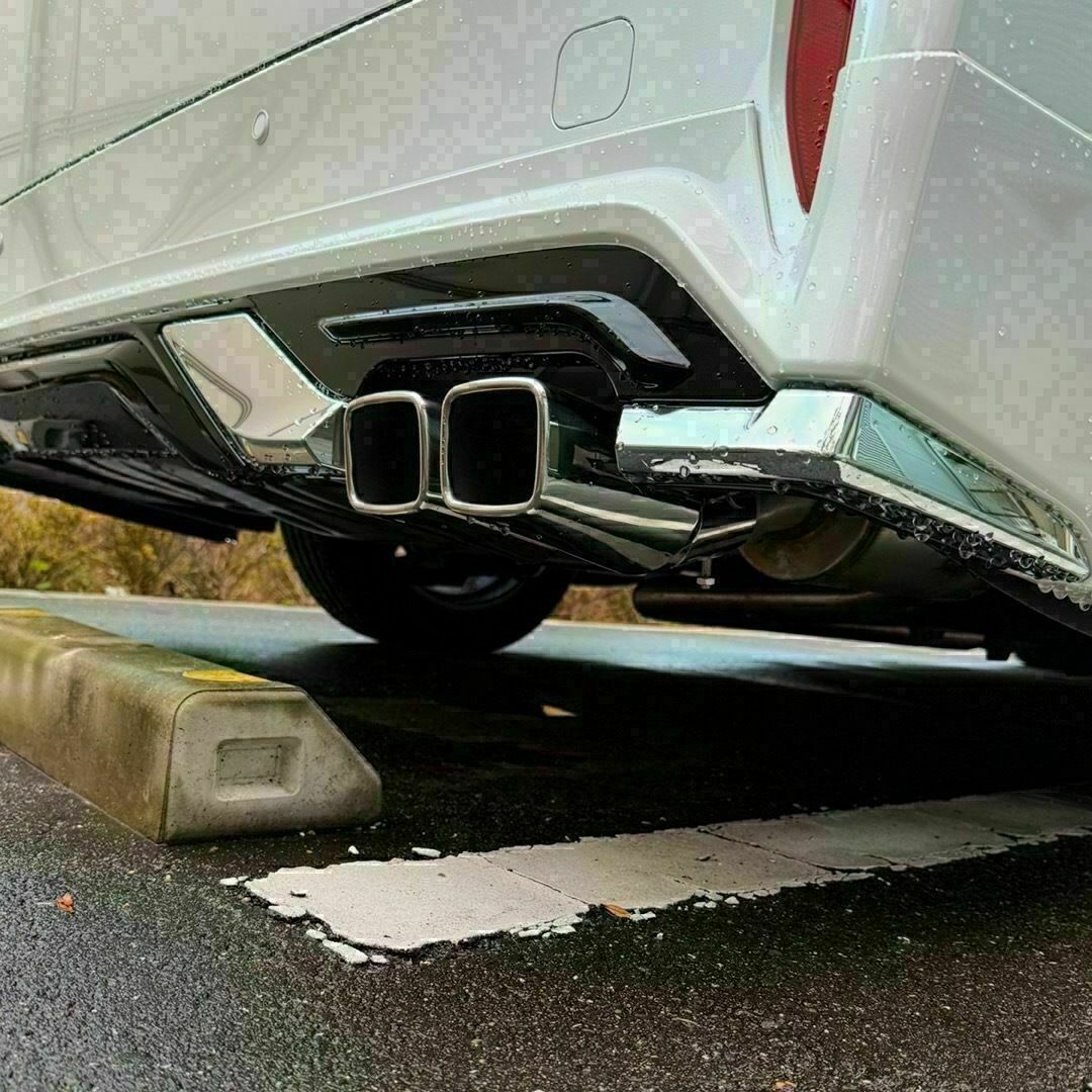 アルファード　40 モデリスタ装着車取付　マフラーカッター 自動車/バイクの自動車(車種別パーツ)の商品写真