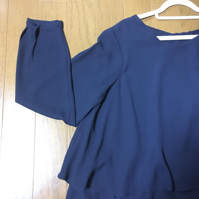 ZARA(ザラ)のスソフレアトップス☆ネイビー☆ レディースのトップス(カットソー(長袖/七分))の商品写真