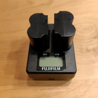 フジフイルム(富士フイルム)のFUJIFILM BC-W235 充電器 NP-W235バッテリー（2個）セット(その他)