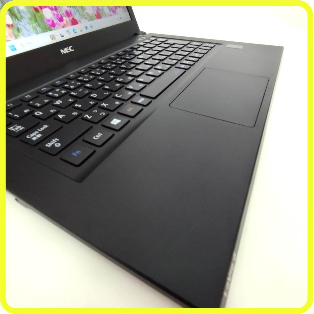 Core i7 windows11ノートパソコン ⭐️SSD 薄型軽量 491