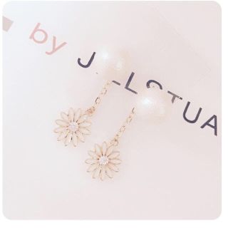 ジルバイジルスチュアート(JILL by JILLSTUART)のパールフラワーピアス♡(ピアス)