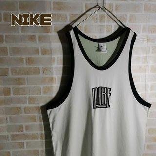ナイキ(NIKE)のNIKE　ナイキ　タンクトップ　ノースリーブ　刺繍　白　緑(その他)